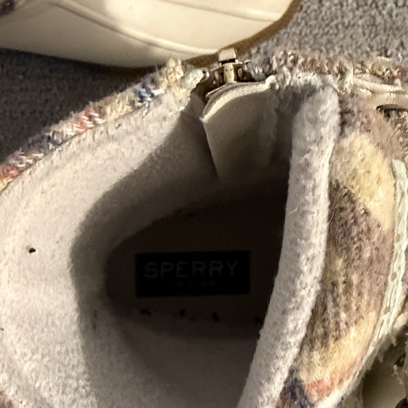 Sperry Women's Plaid Cream and Tan Boots - Picture 5 of 6